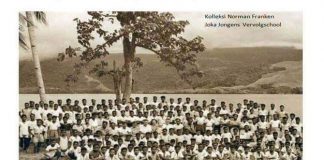 Iz Kijne Saat memimpin murid-muridnya di Yoka Jayapura , foto : arsip