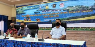 Wakil Bupati Jayapura Giri Wijayantoro saat membuka kegiatan Kick -off meeting RTRW Kabupaten Jayapura, foto : nesta/jeratpapua.org