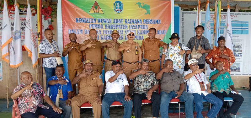 Dewan Adat Kaimana saat mengunjungi Kabupaten Jayapura Dalam Rangka Studi Kampung Adat , foto : nesta/jeratpapua.org