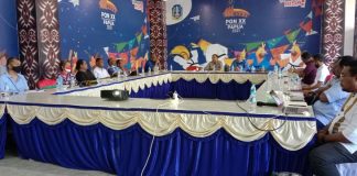 Sekda Kabupaten Jayapura Hana Hikoyabi saat meminpin Rapat Internal Panitia Lokal Kesiapan Pelaksanaan Konggres AMAN ke-6 Tahun 2022 , foto : nesta /jeratpapua.org