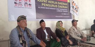 Masyarakat Adat Lombok Tengan saat Pernyataan Sikap Siap sukseskan KMAN VI, foto : Aman/jeratpapua.org