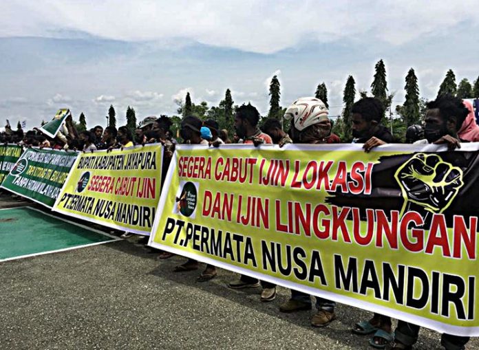 Demo Masyarakat Adat Namblong menuntut Pemda Kabupaten Jayapura Cabut Izin PT Permata Nusa Mandiri di Lembah Grime Nawa , foto : nesta/jeratpapua.org Demo Masyarakat Adat Namblong menuntut Pemda Kabupaten Jayapura Cabut Izin PT Permata Nusa Mandiri di Lembah Grime Nawa , foto : nesta/jeratpapua.org