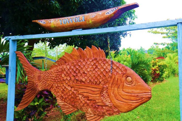 Pahatan Ikan Yowoli atau Yowi Ikan Legenda Danau sentani yang hilang di Kampung Yokiwa, foto : nesta/jeratpapua.org