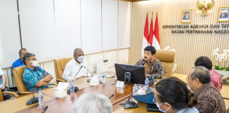 (Audiensi Panitia KMAN VI dengan Menteri KMAN VI) Sumber foto: Dokumentasi AMAN., jerat papua.org