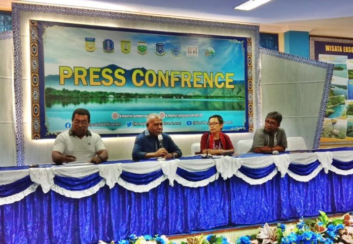Pres Comfrence Panitia Nasional KMAN VI dan Pengurus BP AMAN Pusat , foto : nesta/jeratpapua.org