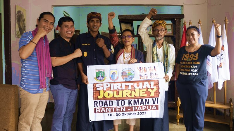 Sekjen AMAN dan Peserta KMAN saat Foto Bersama , foto : Aman / Jeratpapua.org