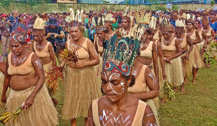 Masyarakat Adat dalam satu sesi di Kongres Masyarakat Adat Nusantara VI 2022 di Jayapura, foto : nesta /jeratpapua.org