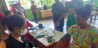 salah satu Remaja saat pemeriksaan di Posyando Nendali foto , : wayan/ jeratpapua.org