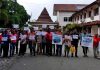 Koalisi Masyarakat Sipil Saat akan bertemu dan Berdialog dengan Bupati Jayapura tetapi mereka tidak bertemu Bupati, foto : pusaka/ jeratpapua.org
