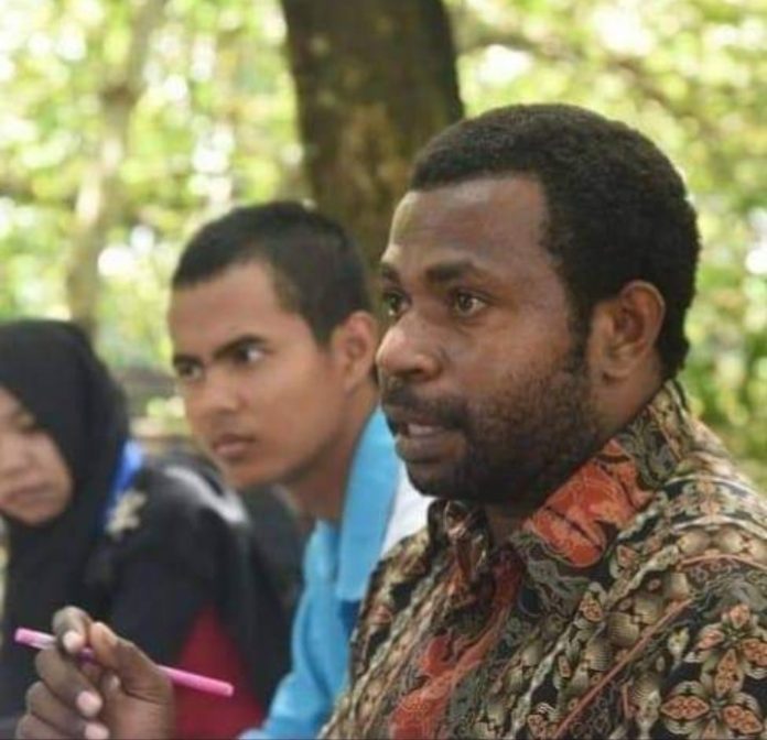 Robertus Nauw Intelektual Mudah Papua dan Aktivis Tanah Papua, foto : nesta/jeratpapua.org