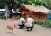 Aparat Kepolisian dari Polresta Jayapura dan Polda Papua saat menggelar olah TKP di Kediaman Jurnalis Senior Viktor Mambor di Kota Jayapura , foto : nesta/jeratpapua.org