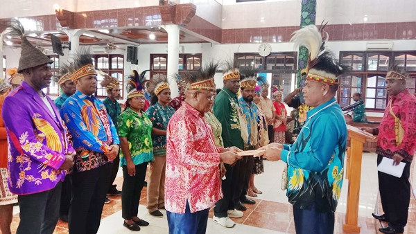 Pelantikan Panitia Seminar Publik dan Rapat Akbar Masyarakat Adat Tabi di Jayapura , foto : nesta/jeratpapua.org