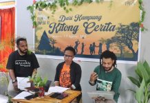Ketua Panitia FFP VI 2023 Iren Fatagur (tengah) Ketua Umum Papua Voice Harun Rumbarar (kri) dan Moderartor Markus Wayeni (kanan ), foto : nesta/jeratpapua.org